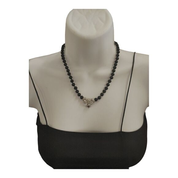 LADIE'S HAND KNOTTED STONE BEADED BLACK NECKLACE WITH CHROME PENDANT. NWOT - Picture 1 of 3